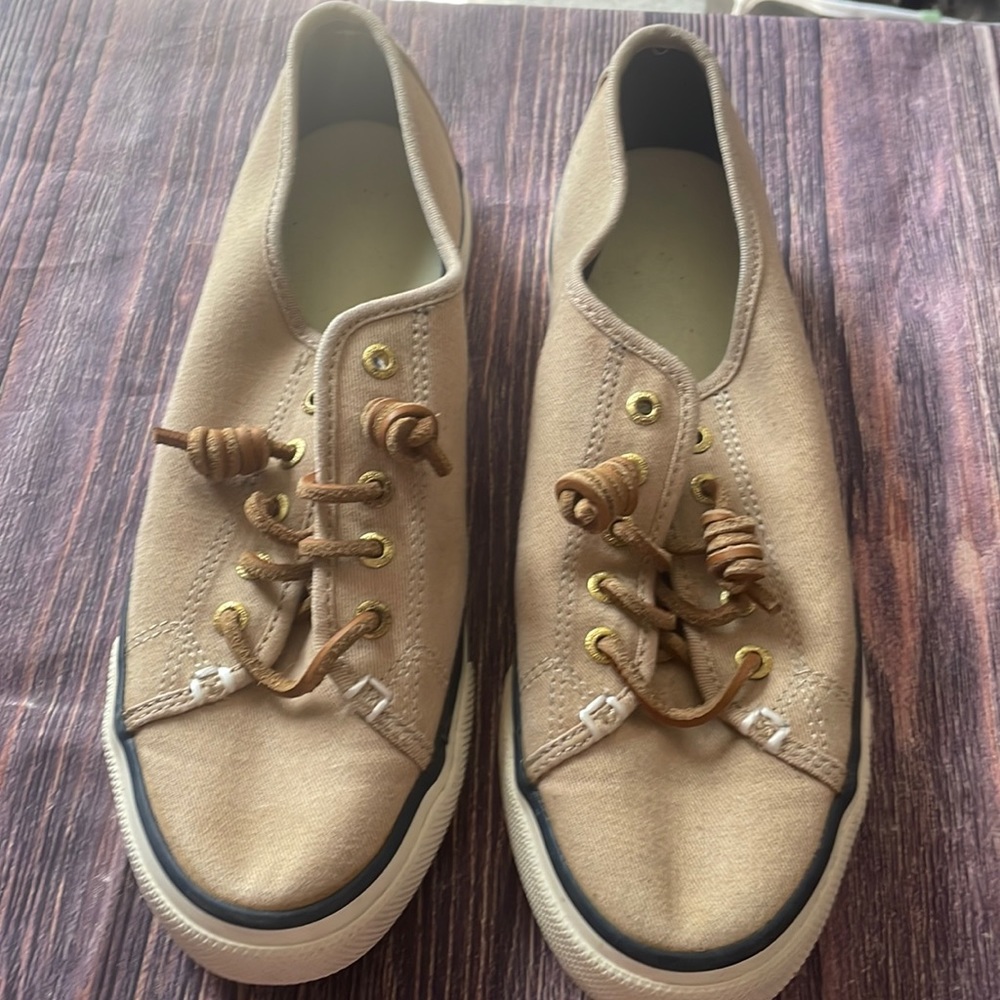 - Sperry Top-sided Shoes Women’s size 7.5
